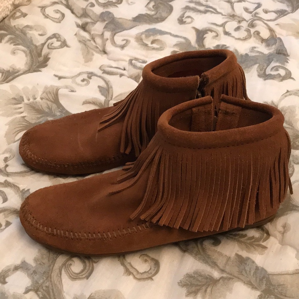 MINNETONKA BOOTIES - Picture 2 of 4